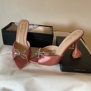 Lulus pink rhinestone bow heels